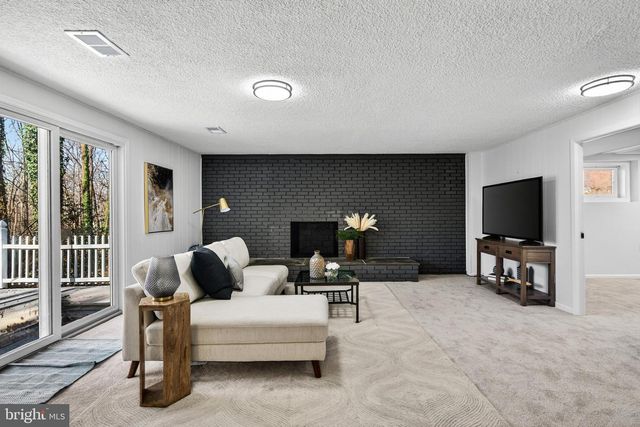 6410 WYNGATE DR, Springfield, VA 22152