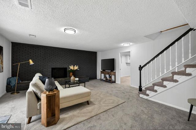 6410 WYNGATE DR, Springfield, VA 22152