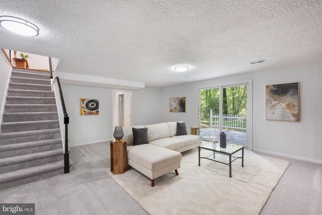 6410 WYNGATE DR, Springfield, VA 22152