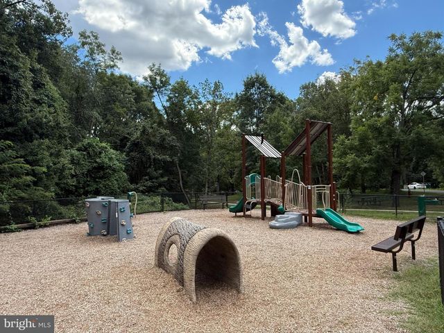 6410 WYNGATE DR, Springfield, VA 22152