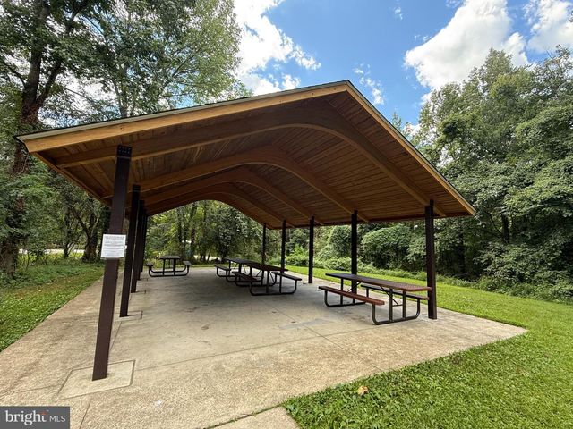 6410 WYNGATE DR, Springfield, VA 22152