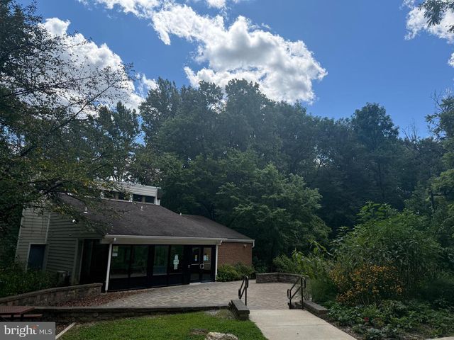 6410 WYNGATE DR, Springfield, VA 22152