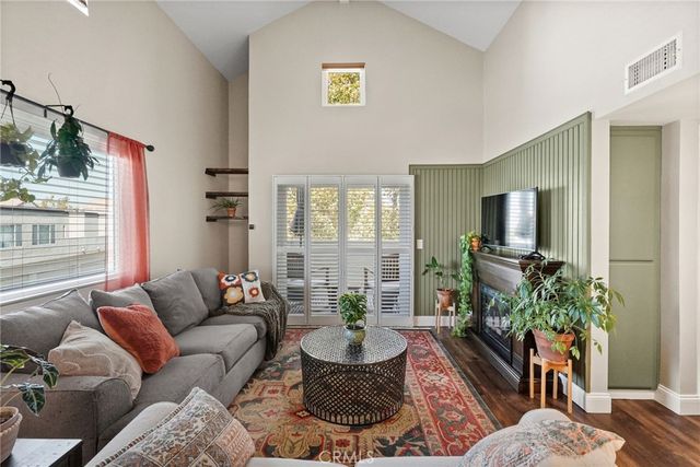 21227 Trumpet Drive 202, Newhall, CA 91321