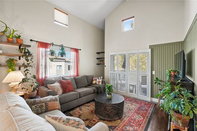 21227 Trumpet Drive 202, Newhall, CA 91321