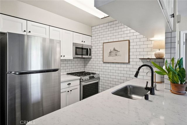 21227 Trumpet Drive 202, Newhall, CA 91321