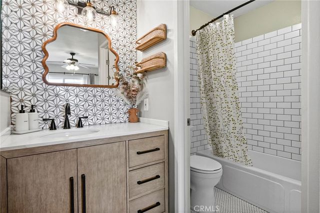 21227 Trumpet Drive 202, Newhall, CA 91321