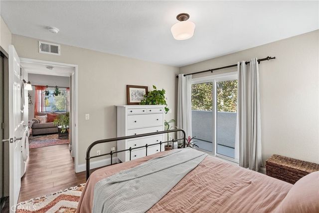 21227 Trumpet Drive 202, Newhall, CA 91321