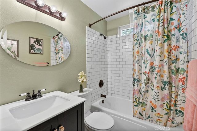 21227 Trumpet Drive 202, Newhall, CA 91321
