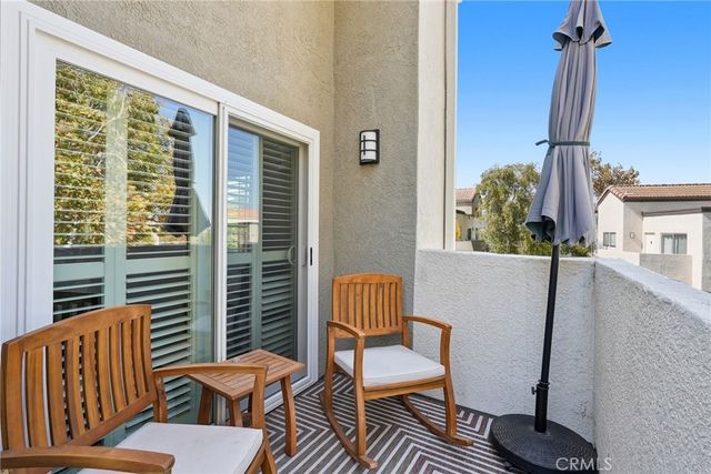 21227 Trumpet Drive 202, Newhall, CA 91321
