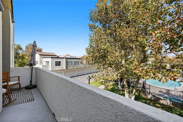 21227 Trumpet Drive 202, Newhall, CA 91321