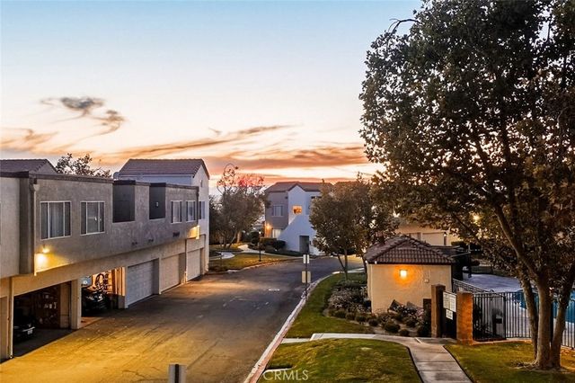 21227 Trumpet Drive 202, Newhall, CA 91321
