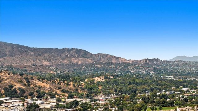 21227 Trumpet Drive 202, Newhall, CA 91321