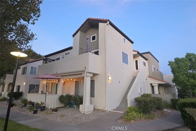 21227 Trumpet Drive 202, Newhall, CA 91321