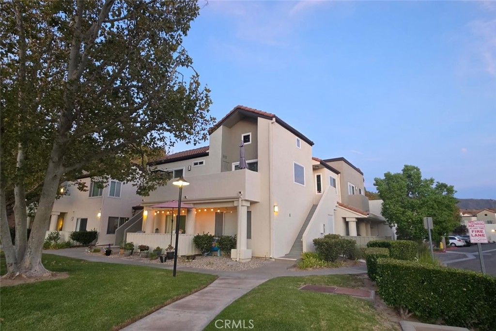 21227 Trumpet Drive 202, Newhall, CA 91321