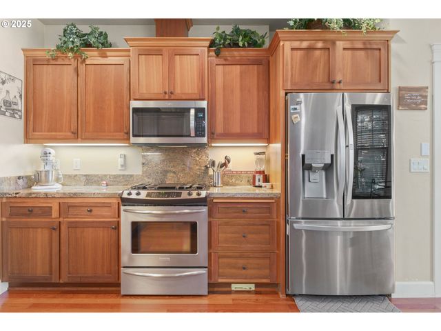 2610 CROWTHER Dr, Eugene, OR 97404