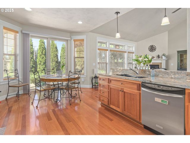 2610 CROWTHER Dr, Eugene, OR 97404