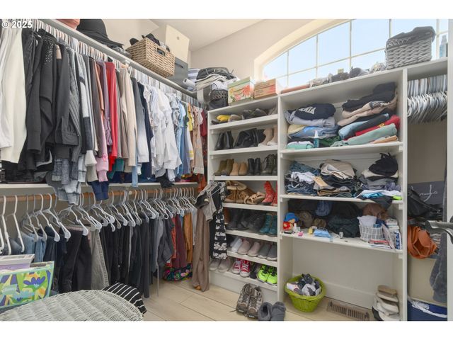 2610 CROWTHER Dr, Eugene, OR 97404