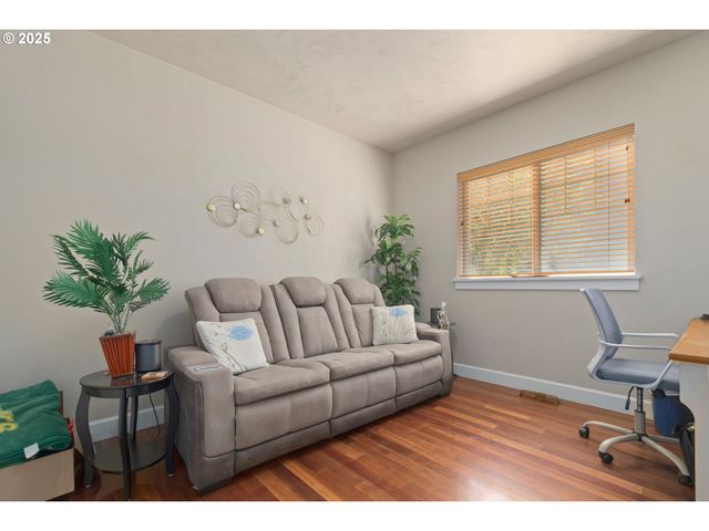 2610 CROWTHER Dr, Eugene, OR 97404