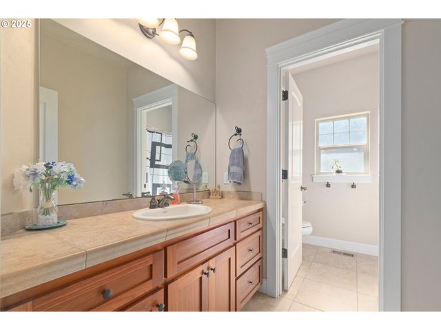 2610 CROWTHER Dr, Eugene, OR 97404