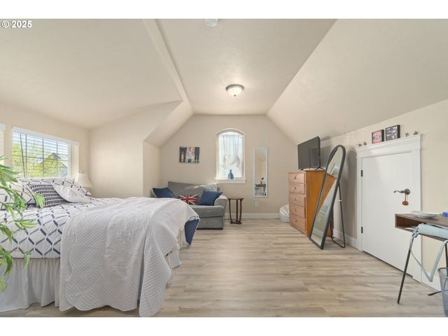 2610 CROWTHER Dr, Eugene, OR 97404