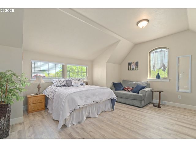 2610 CROWTHER Dr, Eugene, OR 97404