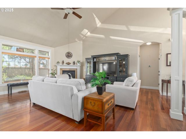 2610 CROWTHER Dr, Eugene, OR 97404