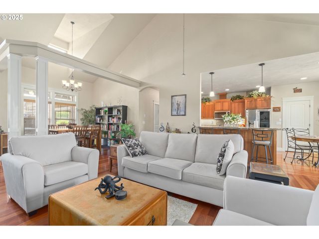 2610 CROWTHER Dr, Eugene, OR 97404