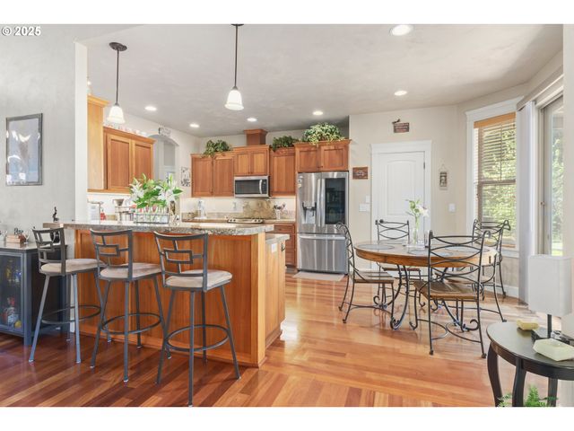 2610 CROWTHER Dr, Eugene, OR 97404