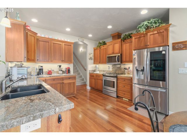 2610 CROWTHER Dr, Eugene, OR 97404