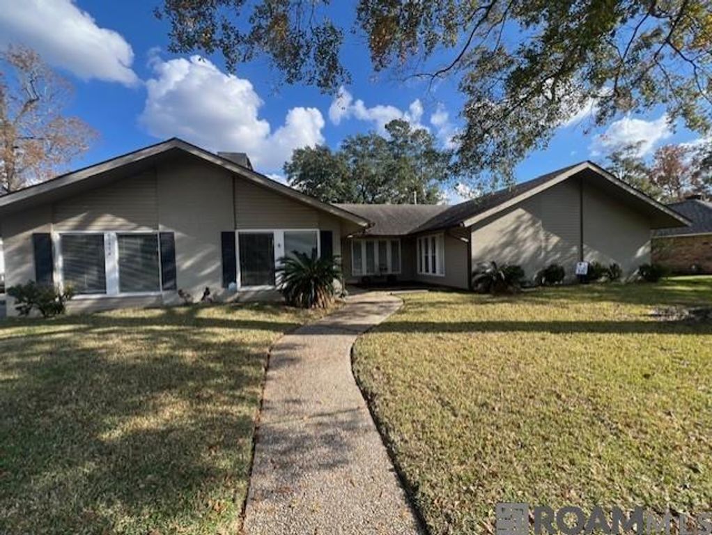 6147 Petersburg Dr, Baton Rouge, LA 70816
