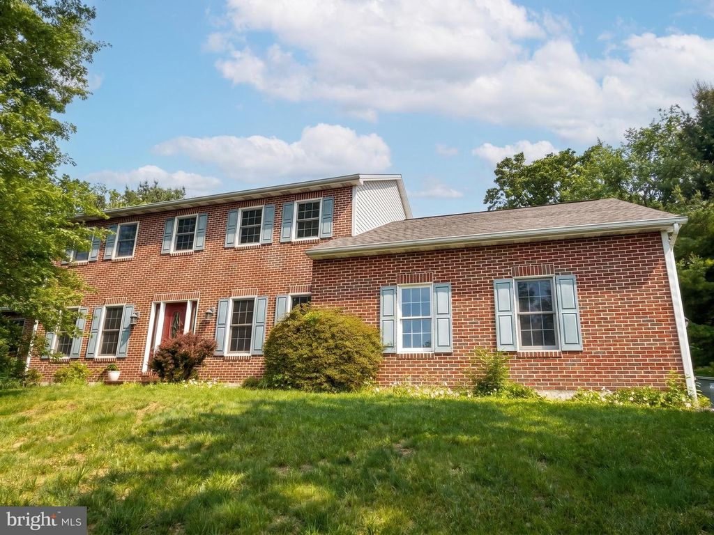 3601 COVENTRY CT, York, PA 17406