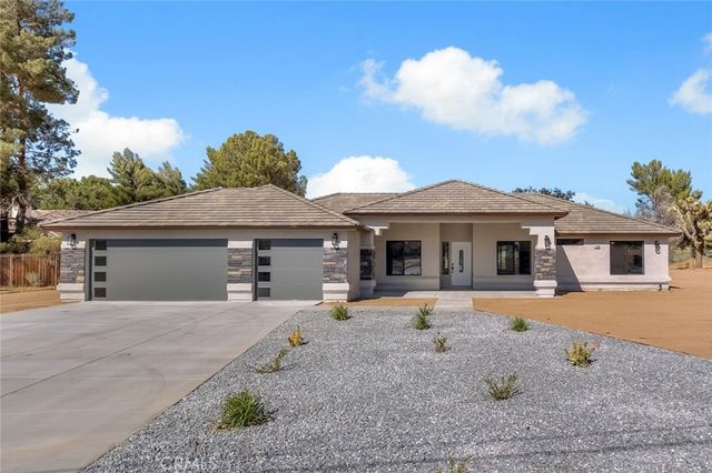 15155 Pocahantas Street, Apple Valley, CA 92307