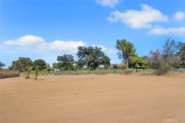 15155 Pocahantas Street, Apple Valley, CA 92307