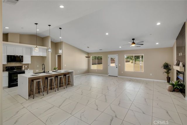 15155 Pocahantas Street, Apple Valley, CA 92307