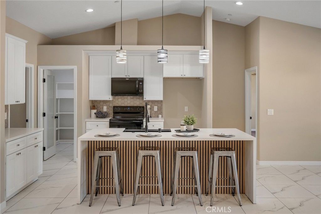Image 15 of property listing at 15155 Pocahantas Street, Apple Valley, CA 92307
