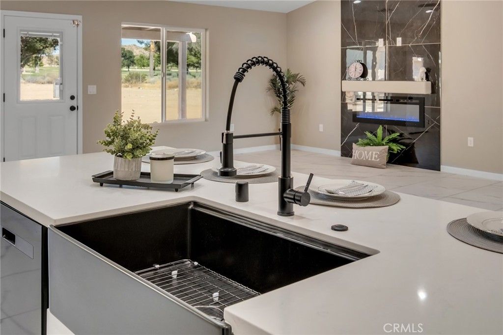 Image 16 of property listing at 15155 Pocahantas Street, Apple Valley, CA 92307