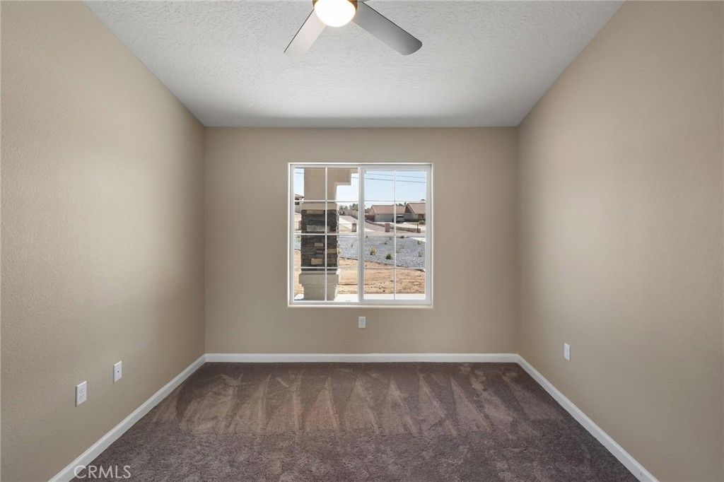 Image 28 of property listing at 15155 Pocahantas Street, Apple Valley, CA 92307