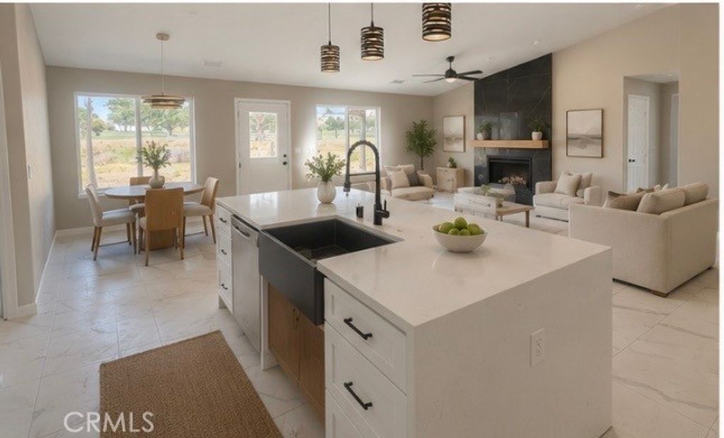 Image 3 of property listing at 15155 Pocahantas Street, Apple Valley, CA 92307