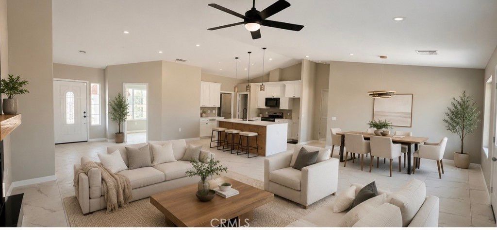 Image 4 of property listing at 15155 Pocahantas Street, Apple Valley, CA 92307