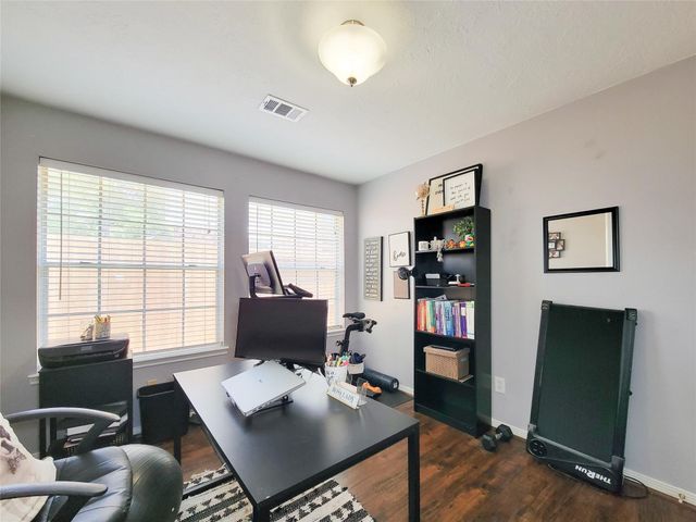 7919 Hidden Oaks Lane, Houston, TX 77095