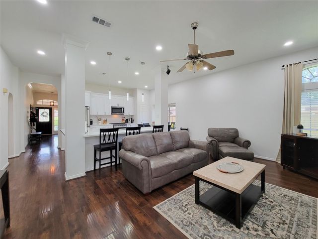7919 Hidden Oaks Lane, Houston, TX 77095