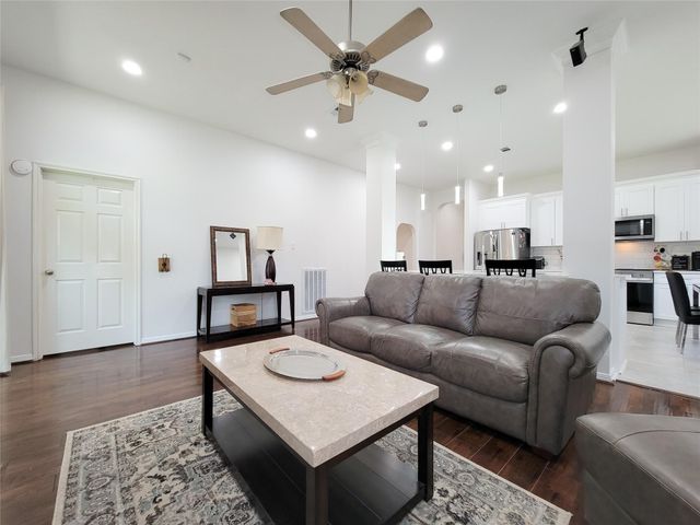7919 Hidden Oaks Lane, Houston, TX 77095