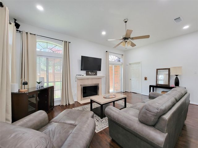 7919 Hidden Oaks Lane, Houston, TX 77095