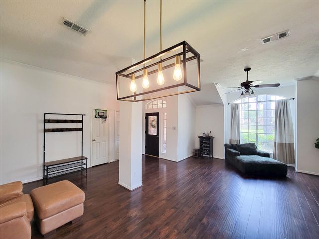 7919 Hidden Oaks Lane, Houston, TX 77095