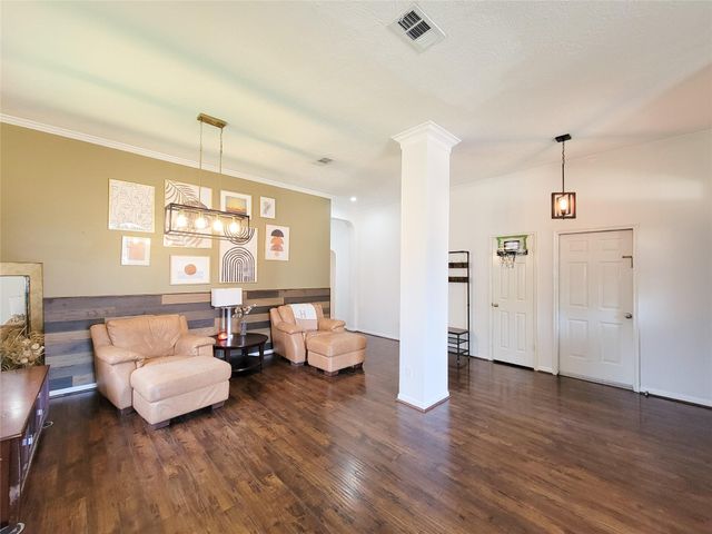7919 Hidden Oaks Lane, Houston, TX 77095