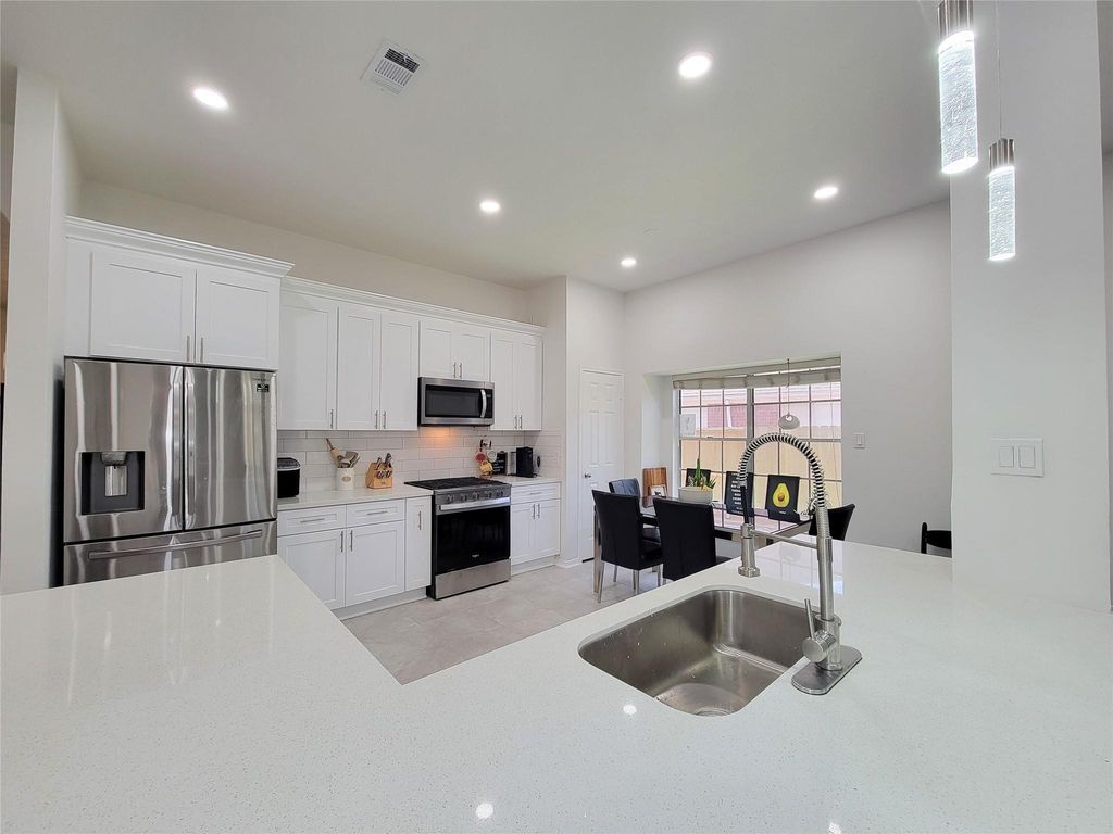 7919 Hidden Oaks Lane, Houston, TX 77095