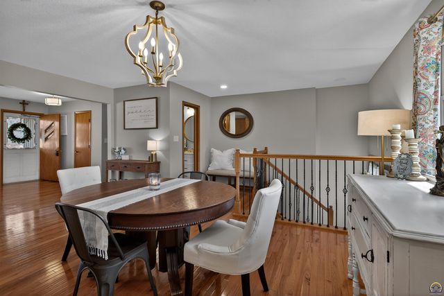 1901 SW Valley Glen RD, Topeka, KS 66615