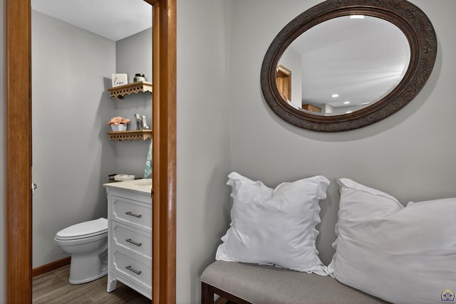 1901 SW Valley Glen RD, Topeka, KS 66615