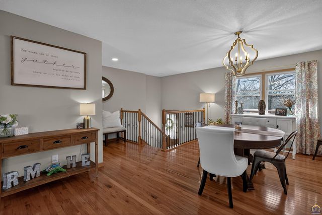 1901 SW Valley Glen RD, Topeka, KS 66615