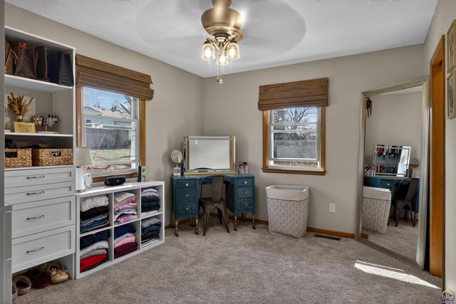 1901 SW Valley Glen RD, Topeka, KS 66615